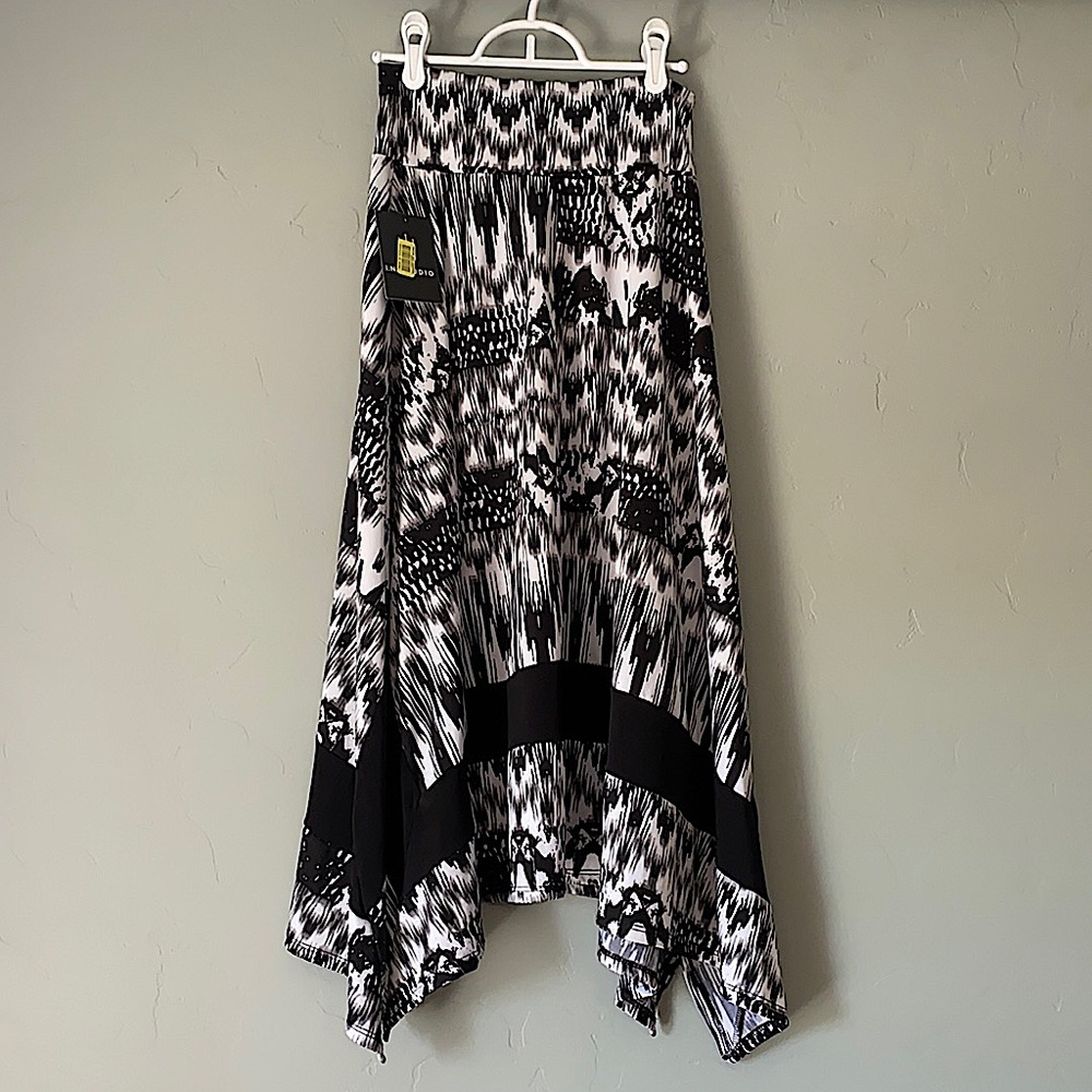 NWT I.N. Studio Skirt
